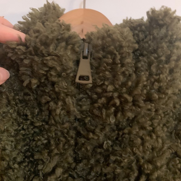 Cute fuzzy bomber jacket. Olive green - Picture 5 of 5
